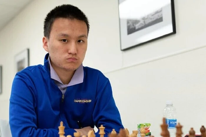 FIDE zdyskwalifikowała 18-letniego szachistę, który po przegranej uderzył kamerzystkę