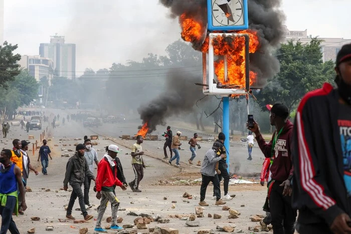 In Kenia sind massive Proteste ausgebrochen: mindestens 16 Tote und Hunderte Verletzte
