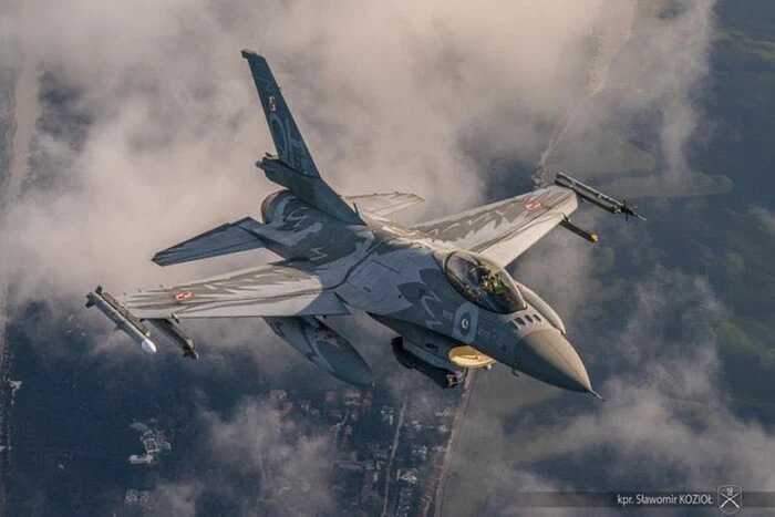 In Polen wurde eine Frau zum ersten Mal Pilotin eines F-16-Kampfflugzeugs