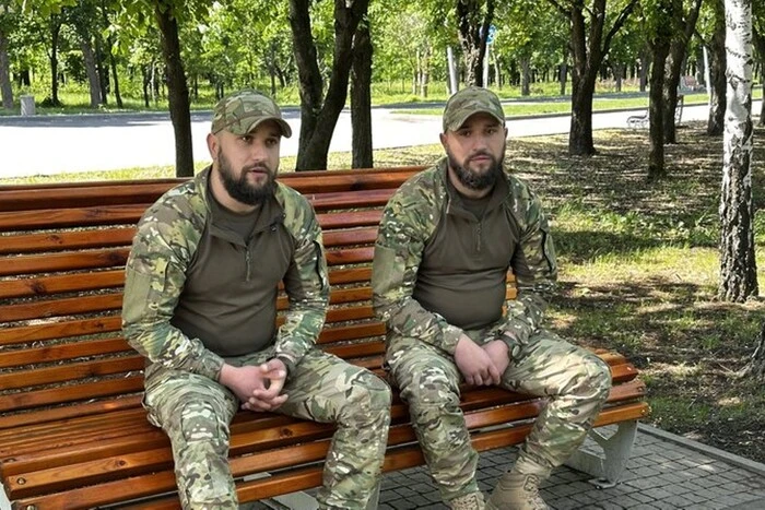 Zwillingsbrüder in der ukrainischen Armee haben ungewöhnliche Rufnamen erhalten