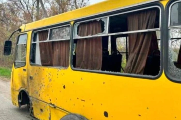 Okupanci zaatakowali autobus pasażerski w Chersoniu, są ranni
