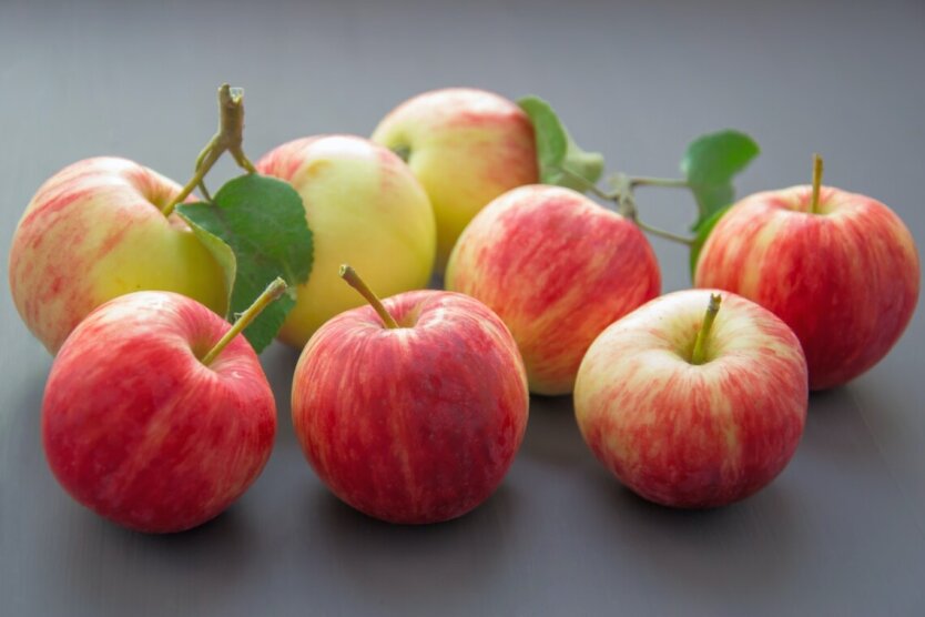 Apples and grapes in supermarkets