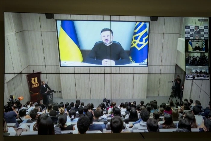 Зеленский со студентами и преподавателями