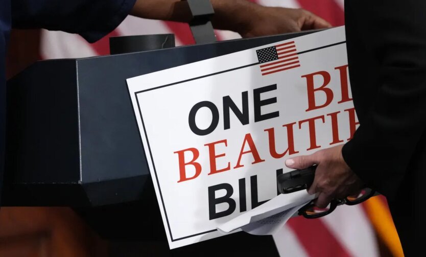 Republican senators may block Trump's tax package due to deficit