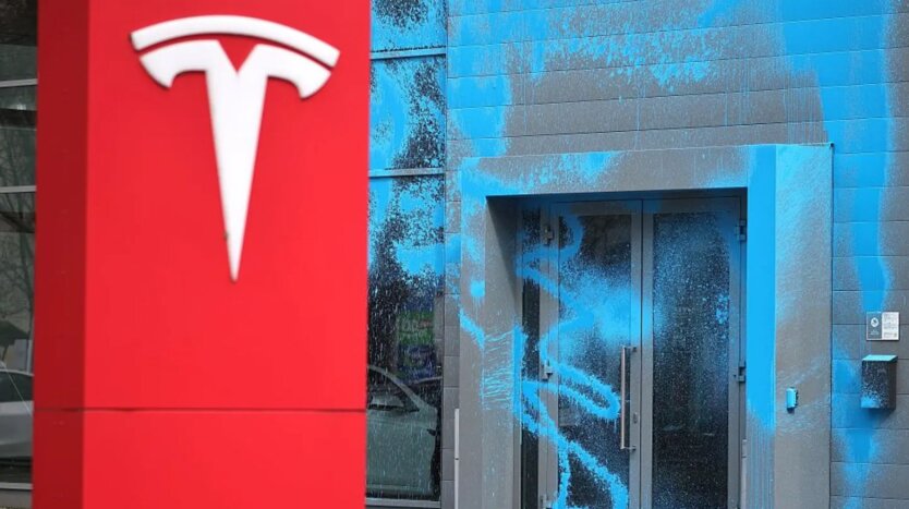 Сотрудничество Маска с Трампом стоило Tesla половины европейских продаж