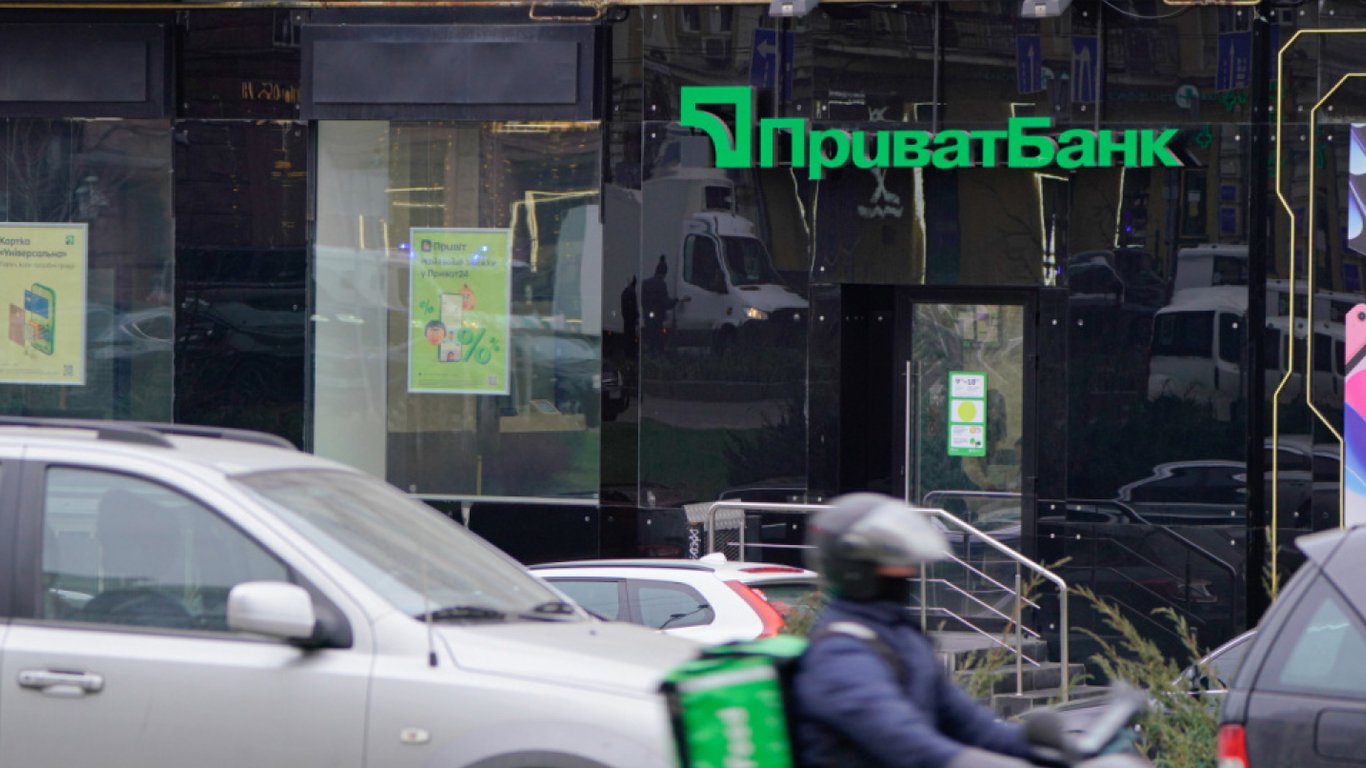 Счета в ПриватБанке — кому угрожает блокировка