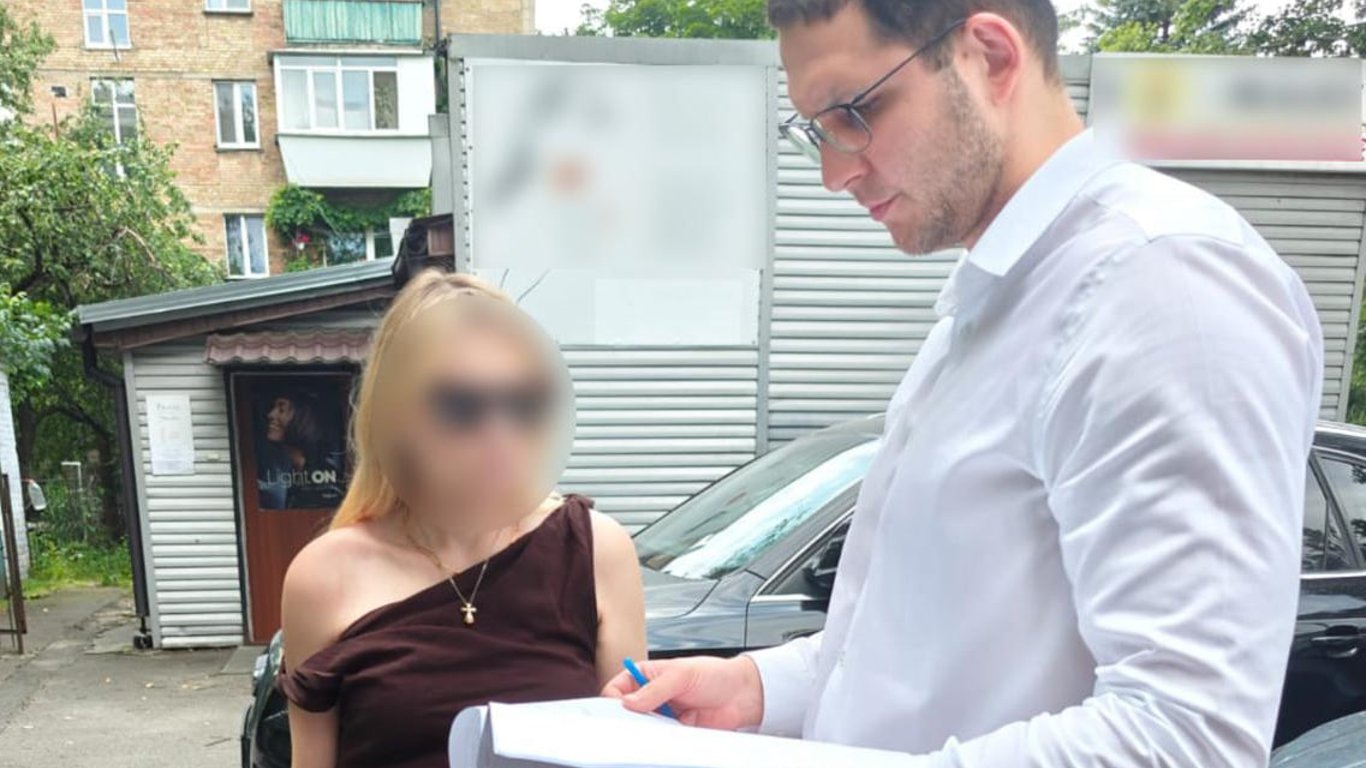 Привласнила мільйон на закупівлях —  у Києві затримано посадовицю