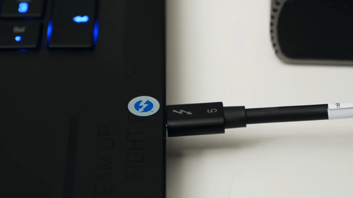 Не просто символ — що означає блискавка на USB-кабелі