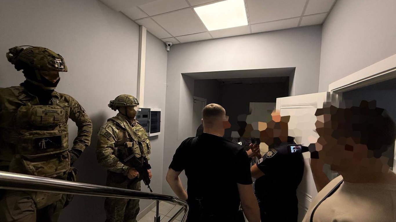 СБУ проводить обшуки у працівників НАБУ — яка причина